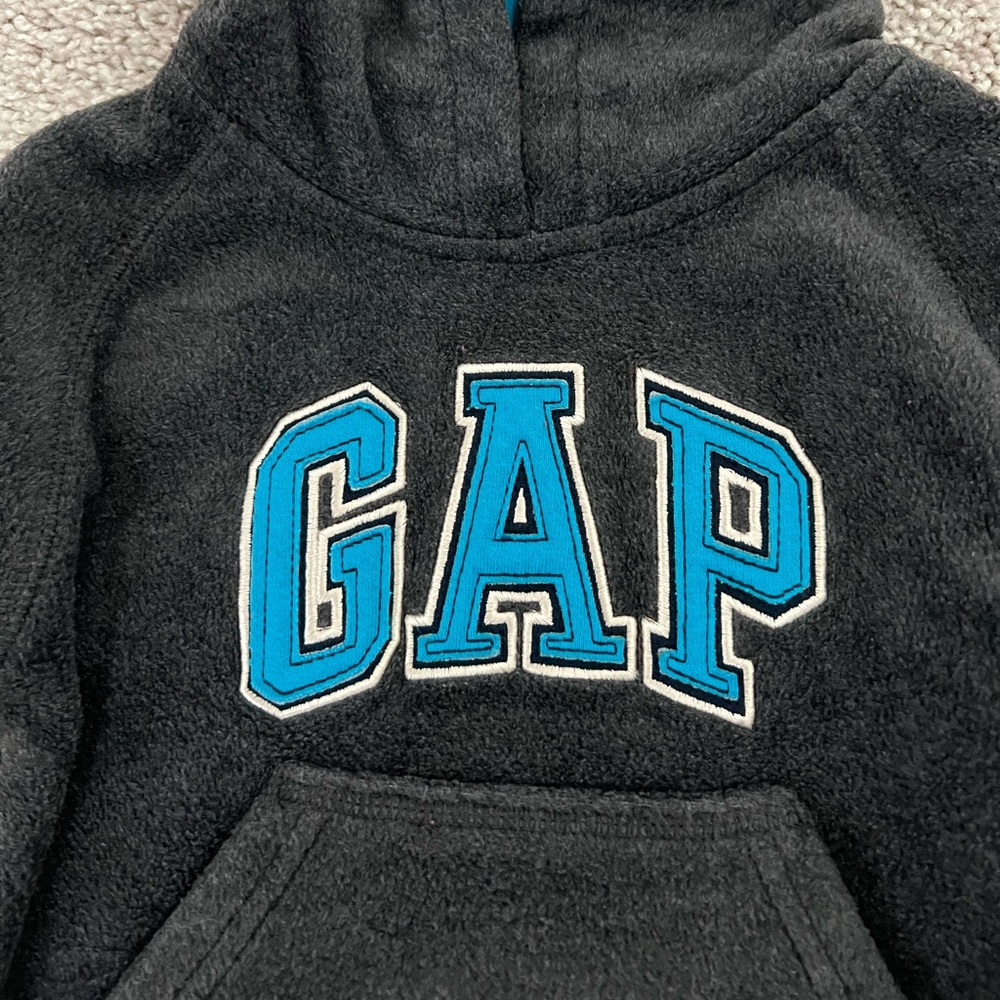🔹GAP: Boy size 12-18 M, charcoal logo w/royal blue hoodie w/front pocket🔹 - Picture 5 of 9